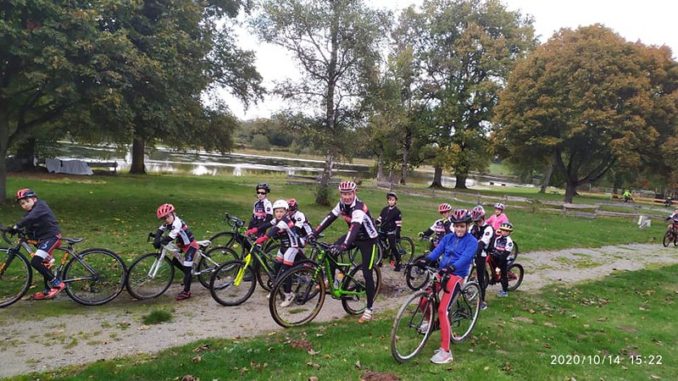 Ecole de vélo cyclo-cross à La Naute Champagnat